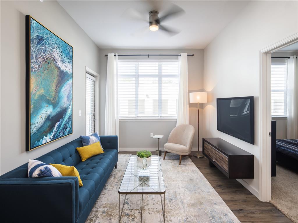 Living room with blue couch and television at 10X Tarpon Springs
