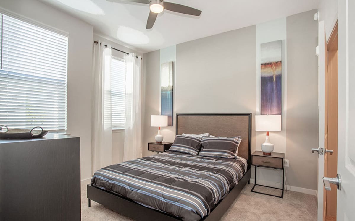 Bedroom with ceiling fan at 10X Tarpon Springs