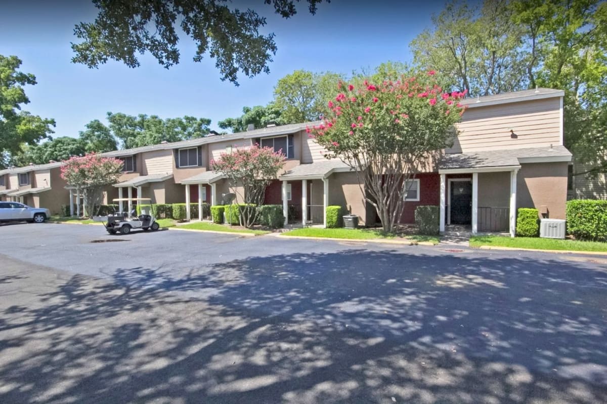 Parks at Walnut Photos Apartments Near Richland College