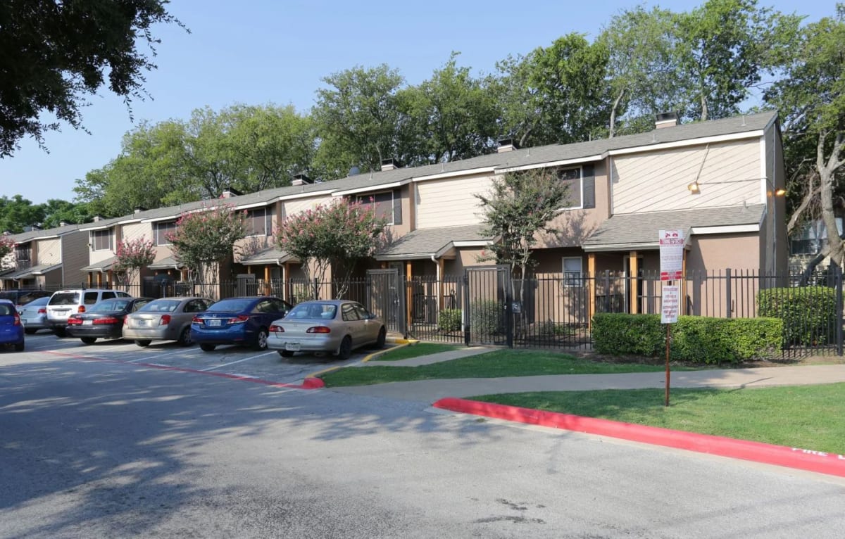 Parks at Walnut Photos Apartments Near Richland College