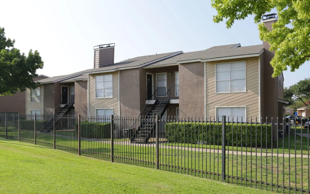 Parks at Walnut Photos Apartments Near Richland College