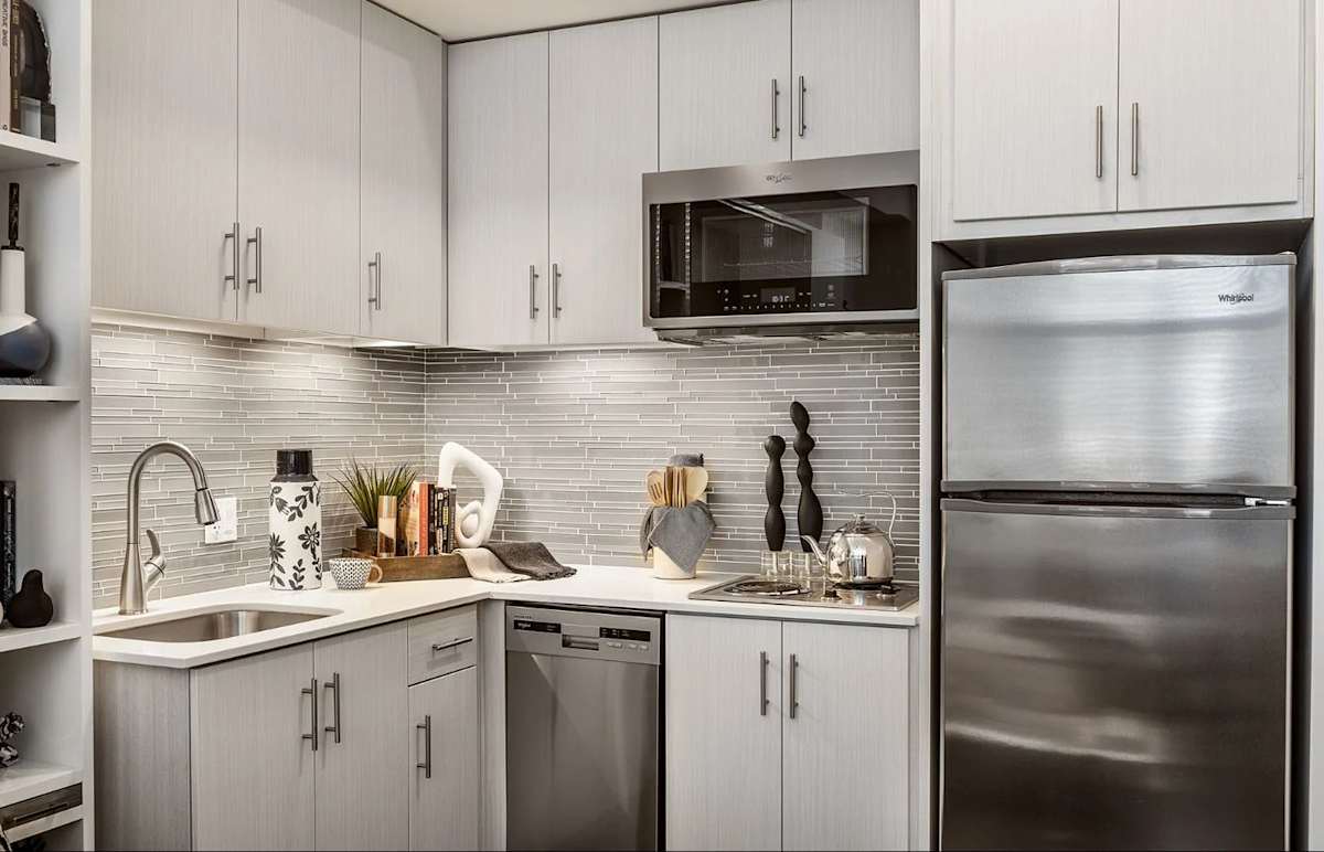 Browse Modern High-Rise Apartments in Phoenix | Derby - Modern High-Rise Apartment Rentals With Kitchen Appliances