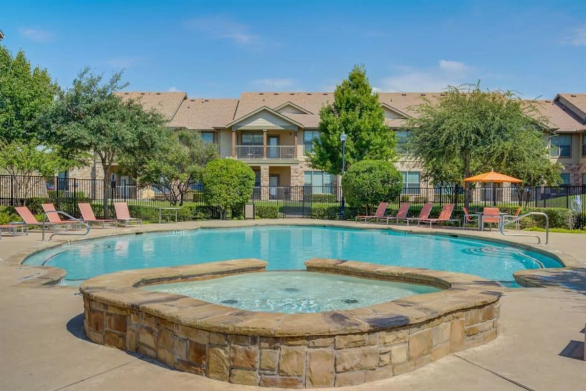 Photos Luxury Apartments DeSoto, TX