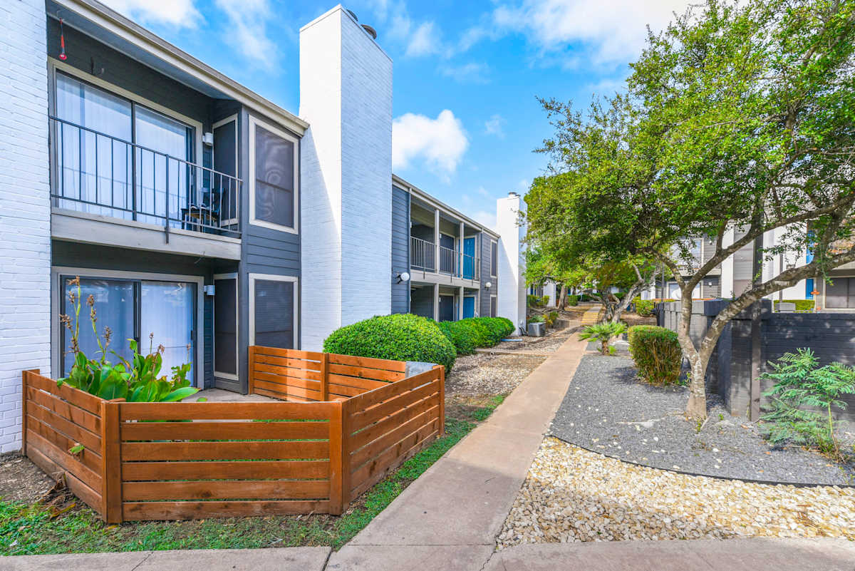 Visual Reference: Apartments With Dog Park In South Austin Tx