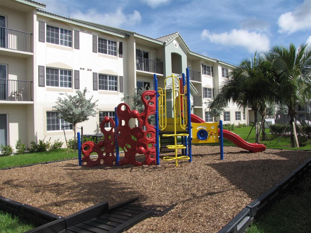 Photos and Video of Valencia Pointe in Miami, FL