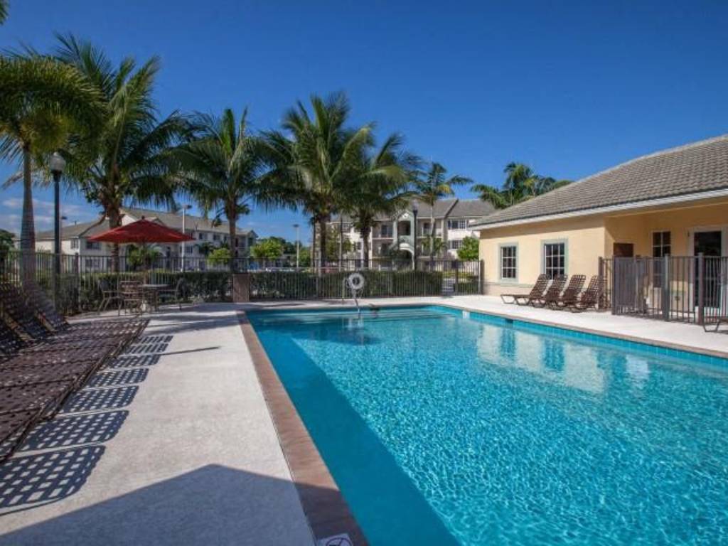 Valencia Point Apartments