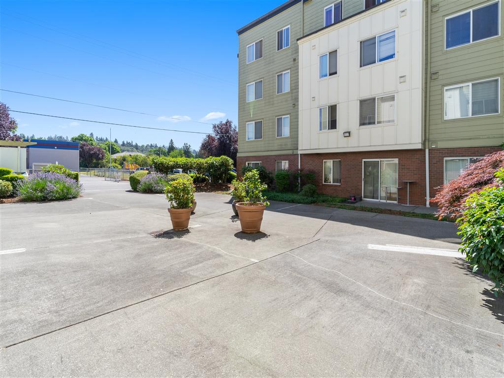 Photos and Video of Webster Court Senior Apartments in Kent WA