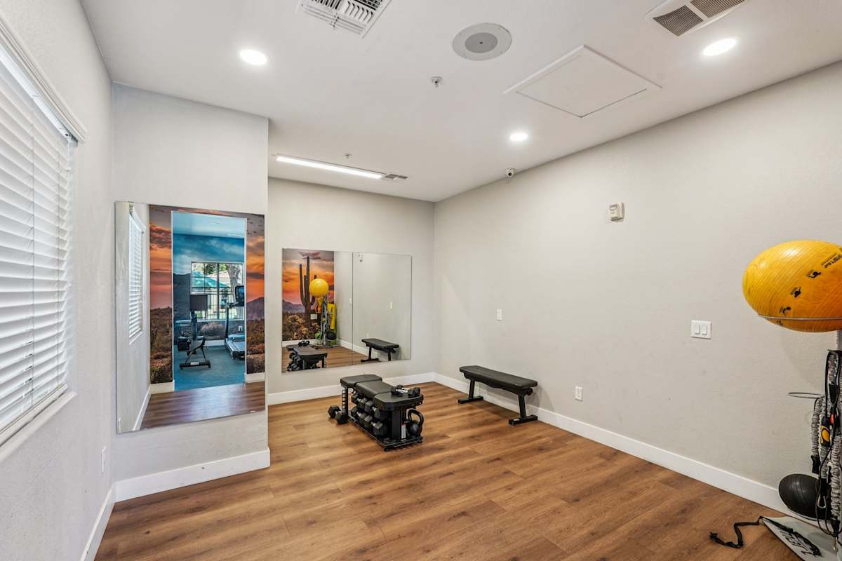 Fitness room at Del Mar Apartments.