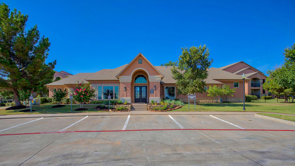 Photos and Video of Dakota Arms Apartments in Lubbock, TX