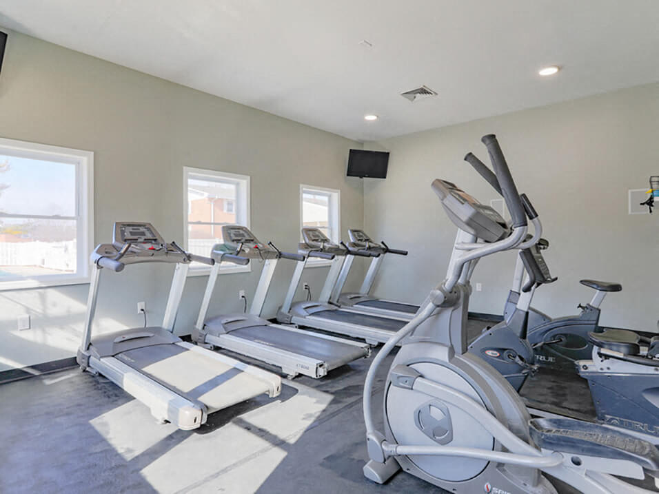 Bloomington Apartment Photos Arbors at Eastland