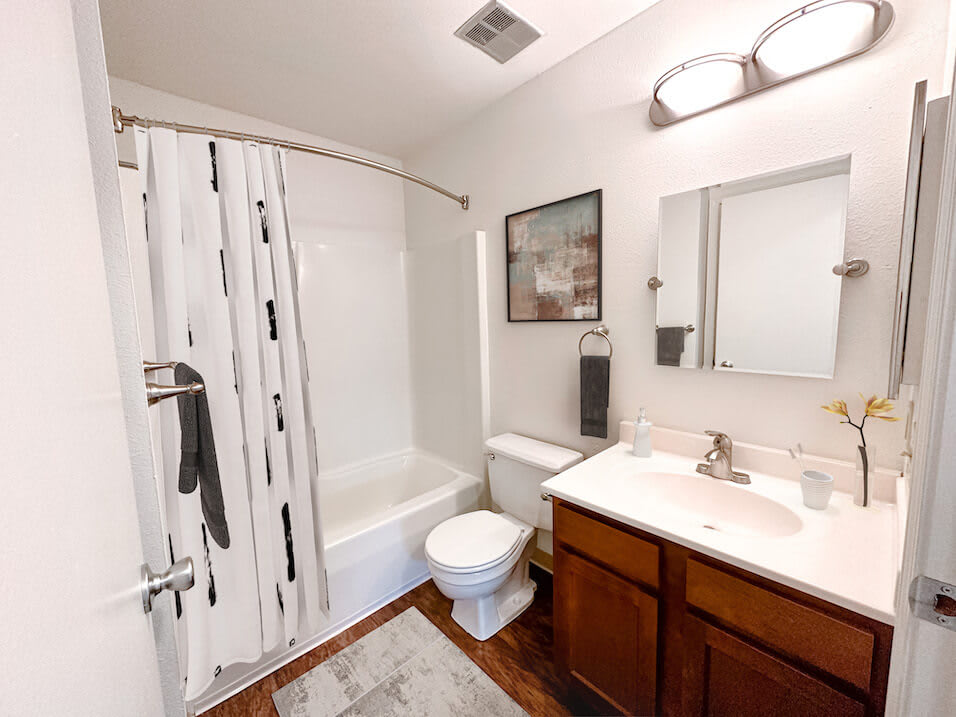 Photo Gallery Drakes Pond Apartments in Kalamazoo, MI