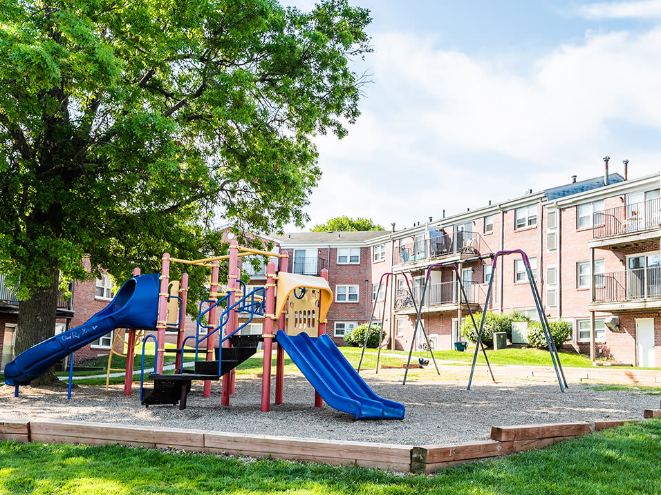 Photos of The Colonial Apartments Omaha, NE Apartments