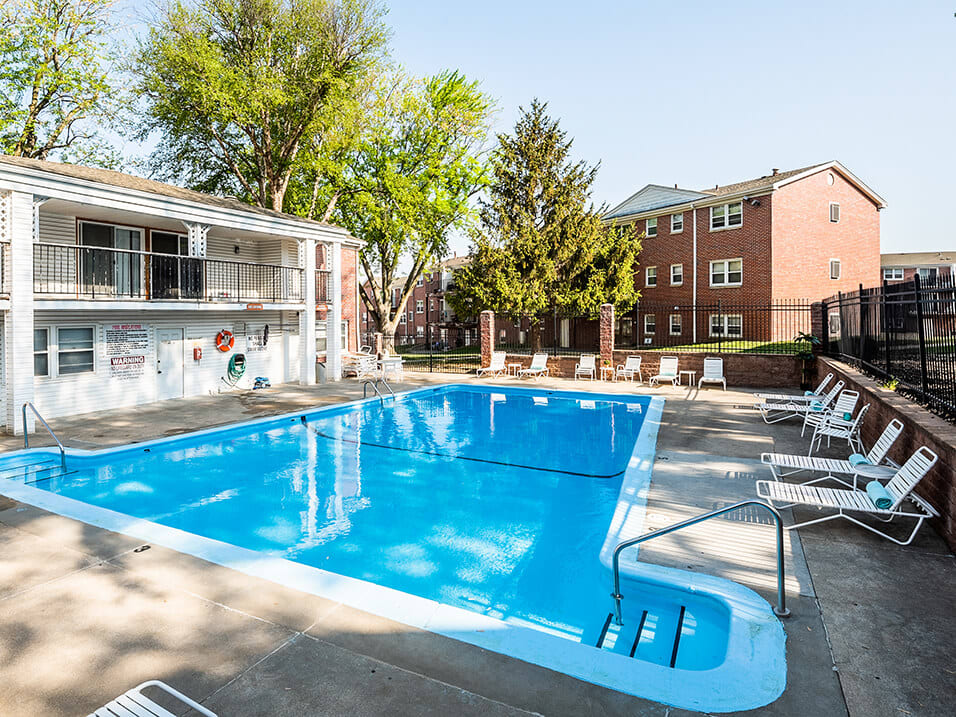 Photos of The Colonial Apartments Omaha, NE Apartments