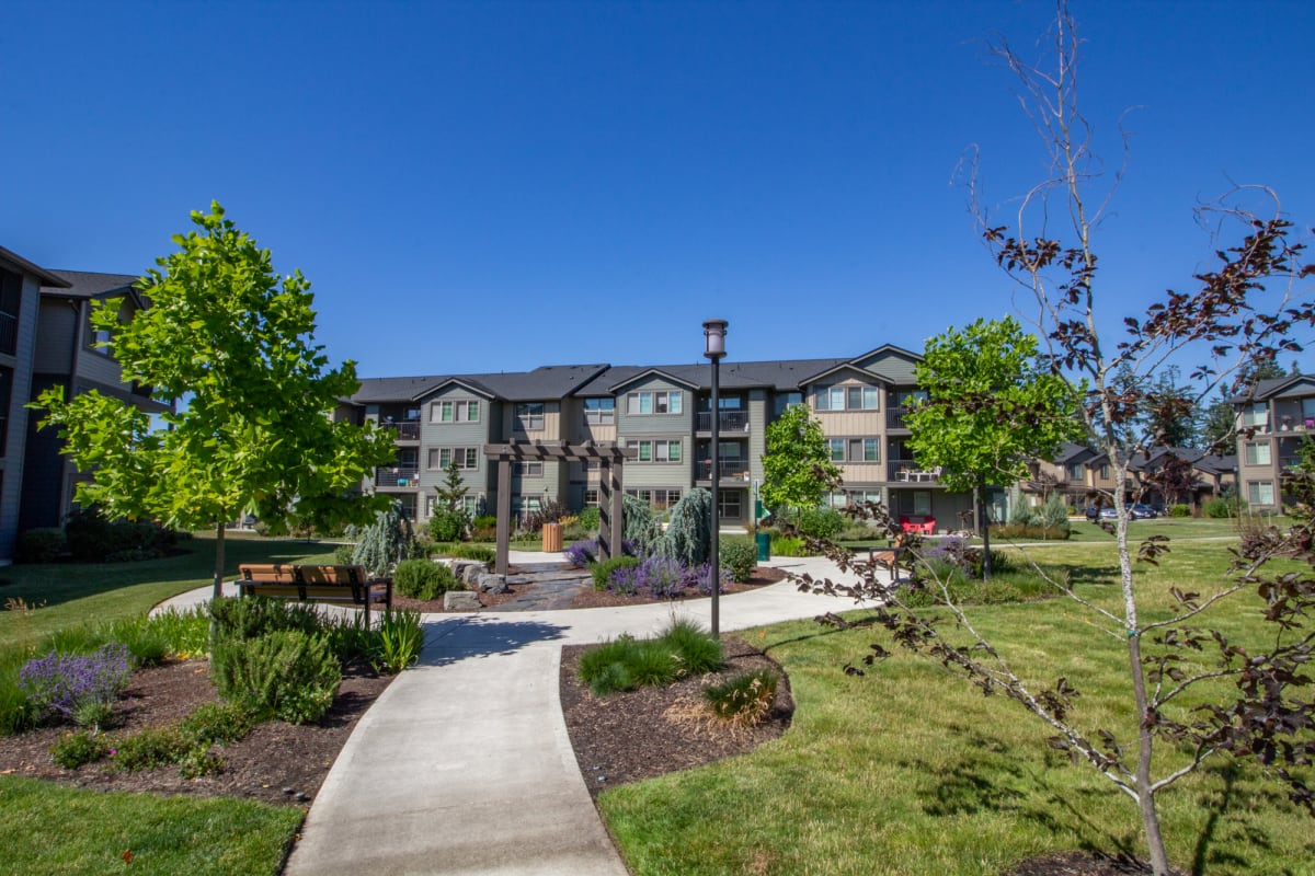 Photos and Video of Four Lakes Apartment Homes in Auburn, WA