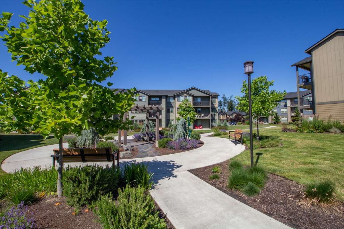 Photos and Video of Four Lakes Apartment Homes in Auburn, WA