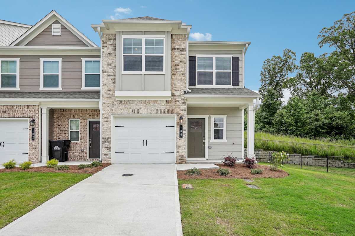 Satterfield Commons Waterford townhome exterior - Cartersville, GA