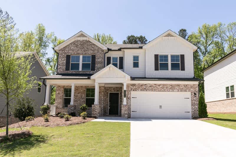 Overlook at Kennerly Lake Prescott exterior with driveway and attached garage - Grayson, GA