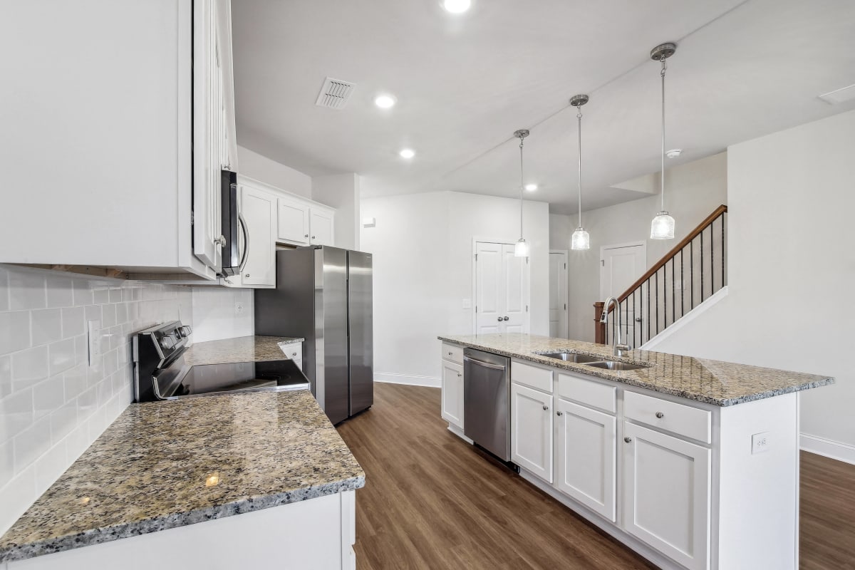 Carlton Crossing Townhomes kitchen with stainless steel appliances - Loganville, GA