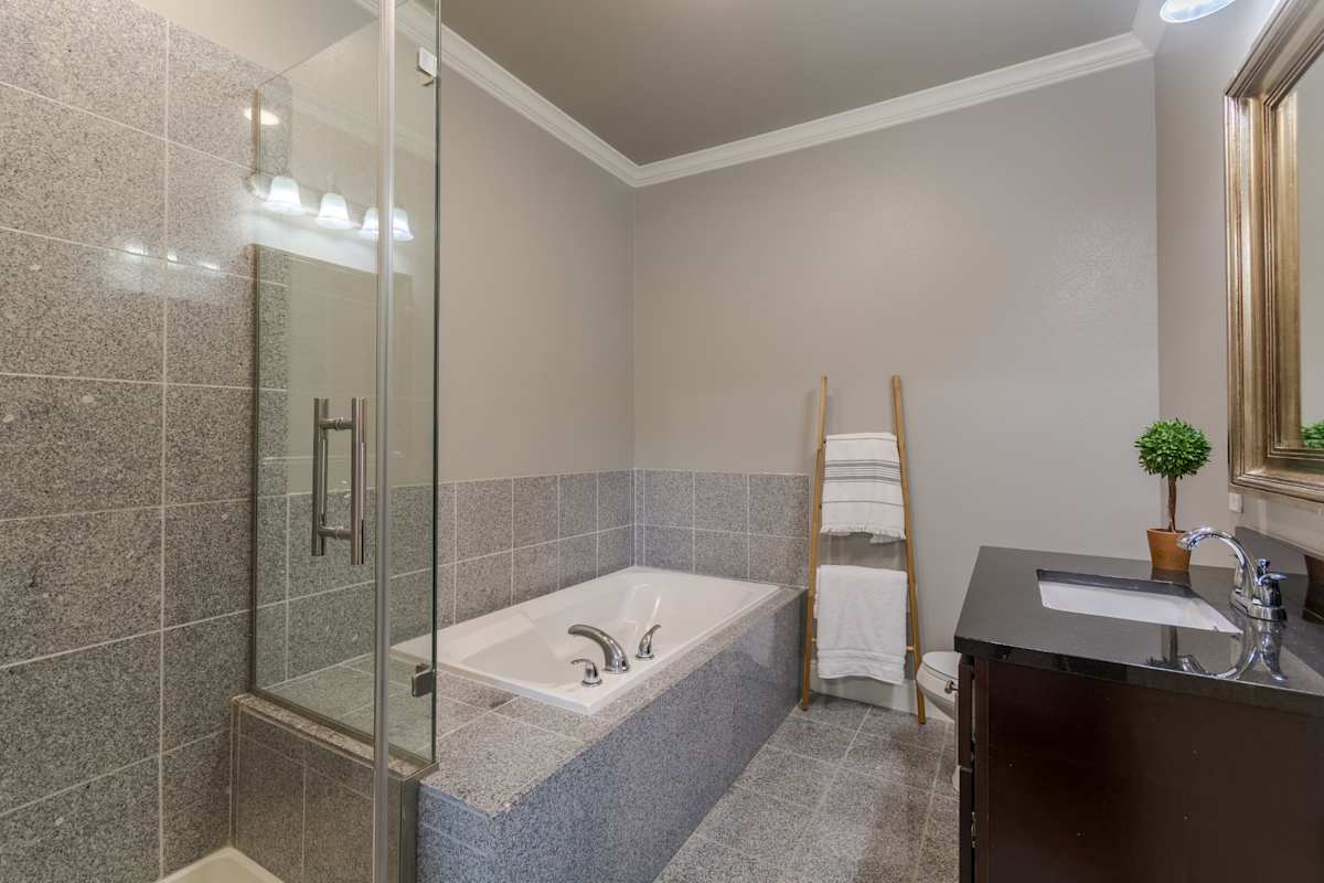 Arlo Luxury Apartment Homes primary bathroom - Little Rock, AR