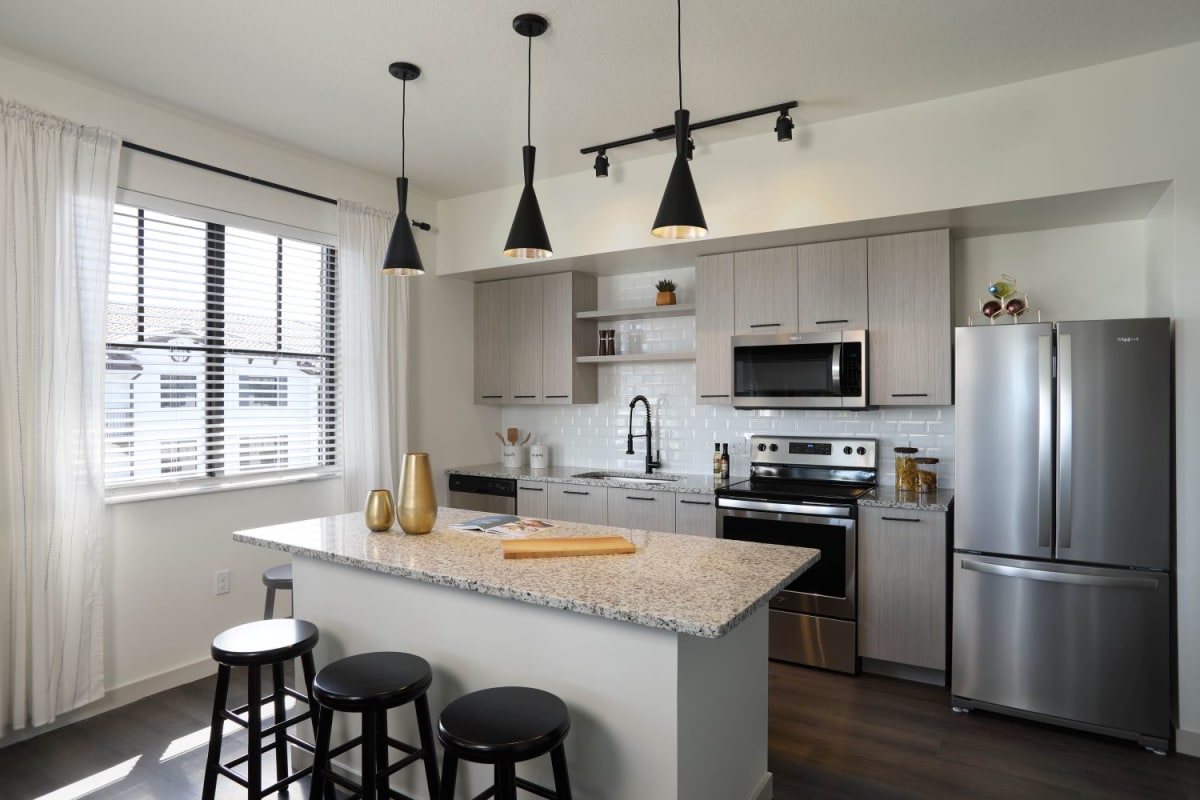 Azola West Palm Beach kitchen with breakfast table - West Palm Beach, FL