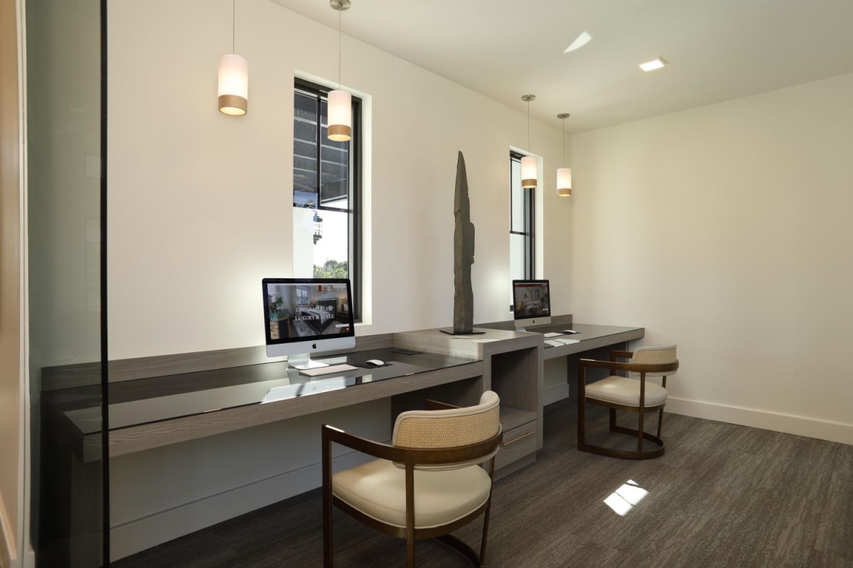 Azola West Palm Beach e-lounge office area - West Palm Beach, FL
