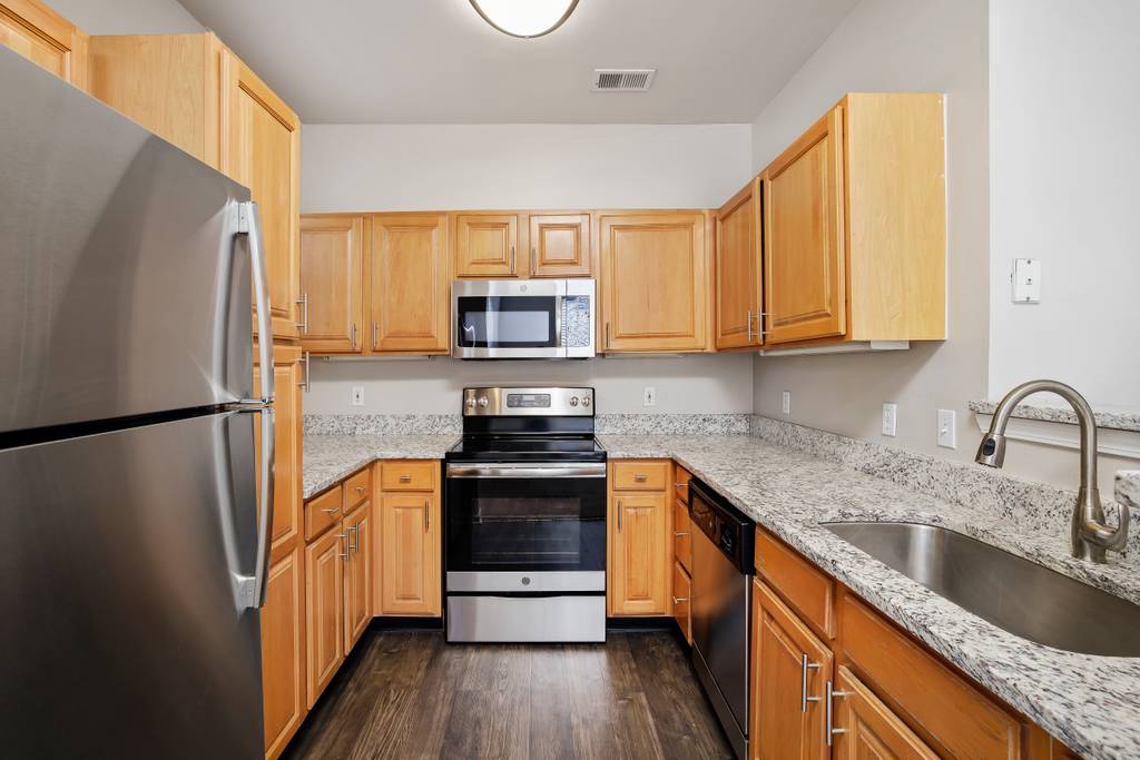 Cambridge Square apartment kitchen full view - Overland Park, KS