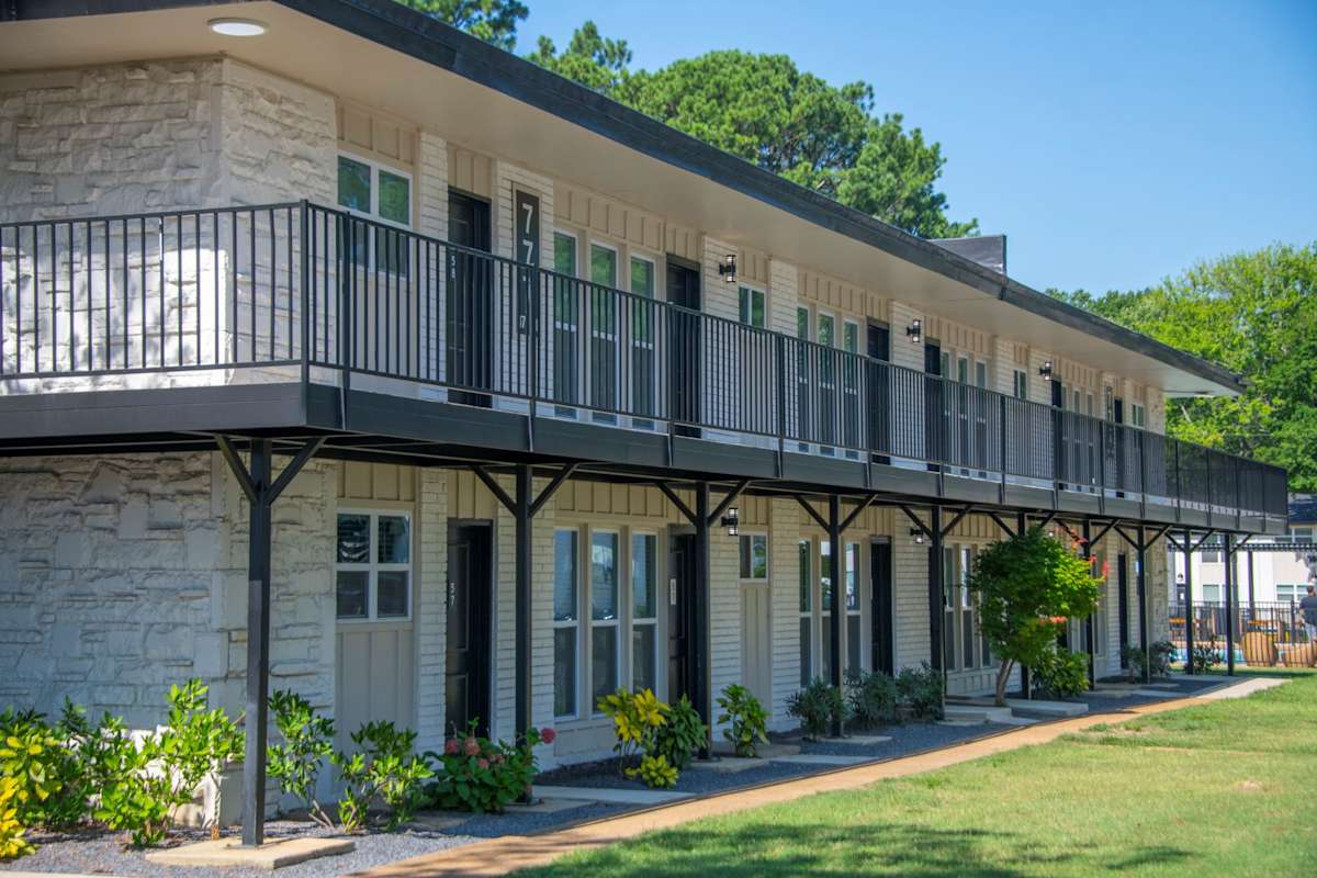 Century Apartments lawn and exterior - Memphis, TN
