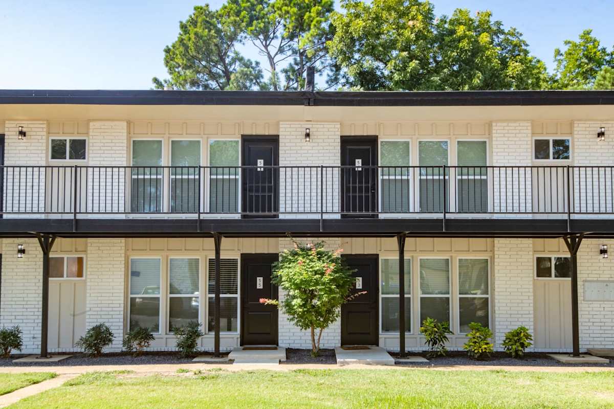 Century Apartments exterior view - Memphis, TN