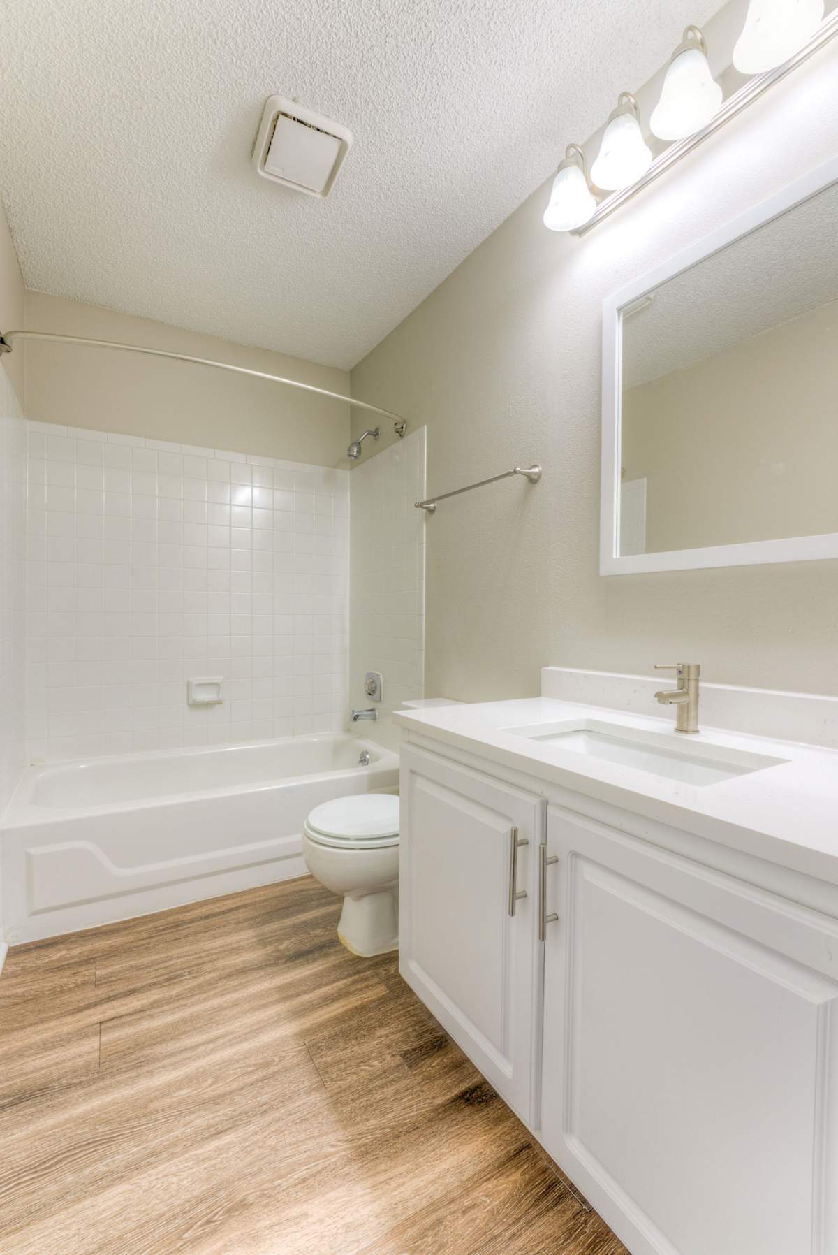 Cordova Creek Apartments bathroom - Cordova, TN