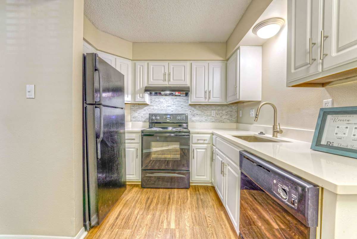 Cordova Creek Apartments kitchen interior - Cordova, TN