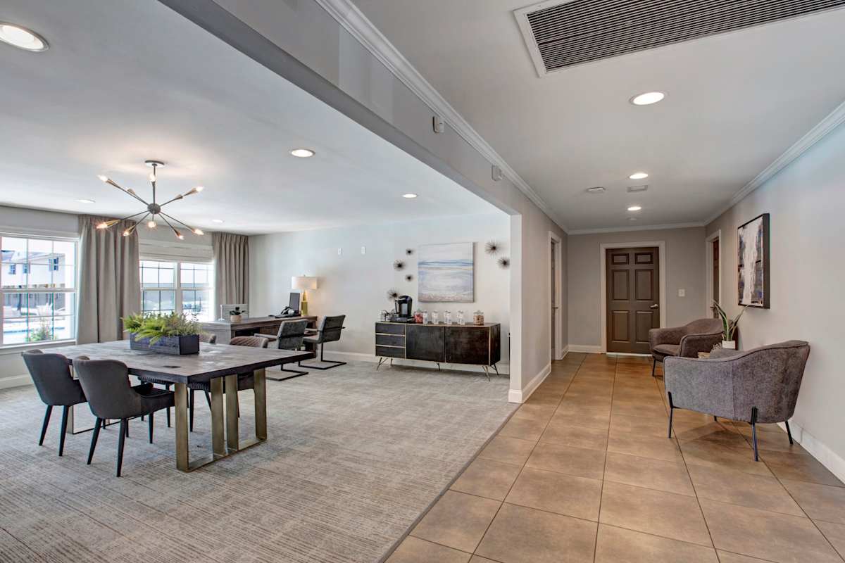 Dunwoody Glen common area with dining table - Atlanta, GA