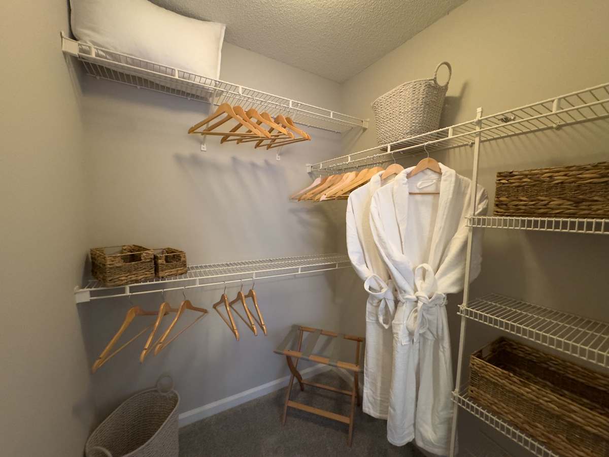 Enclave at Wolfchase walk-in closet - Memphis, TN
