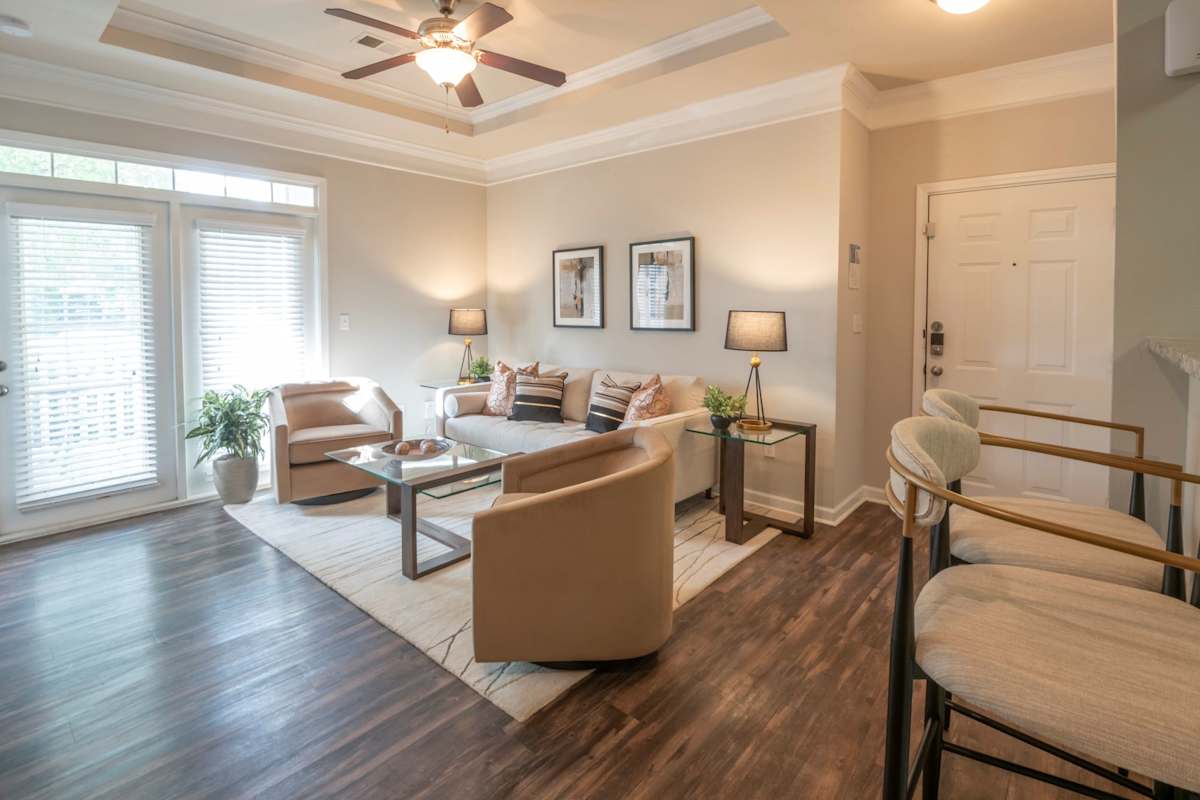 Cambridge Square living room with ceiling fan - Overland Park, KS