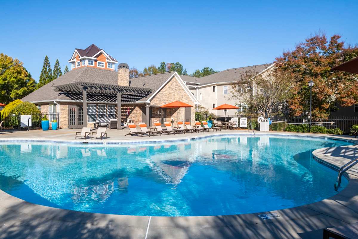 Henley at Mirror Lake saltwater pool and sundeck - Villa Rica, GA