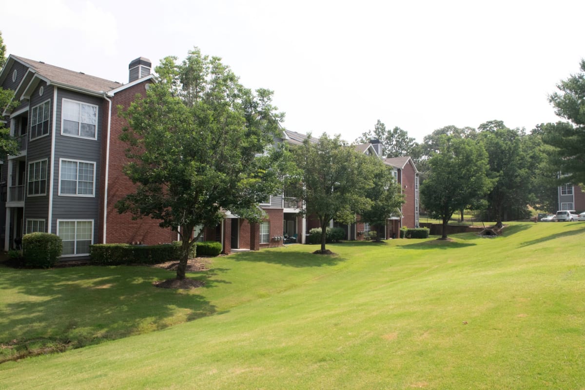 Lincoln at Wolfchase exterior three-story building - Cordova, TN