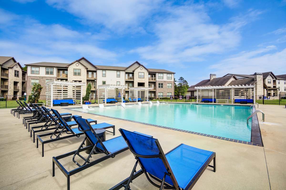 McKenzie Park Apartments sundeck seating - Little Rock, AR