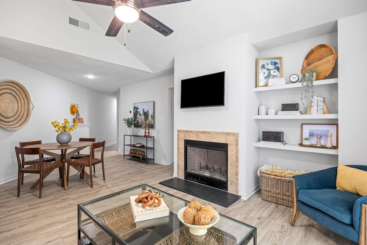 Apartments for Rent in Overland Park | Pointe Royal