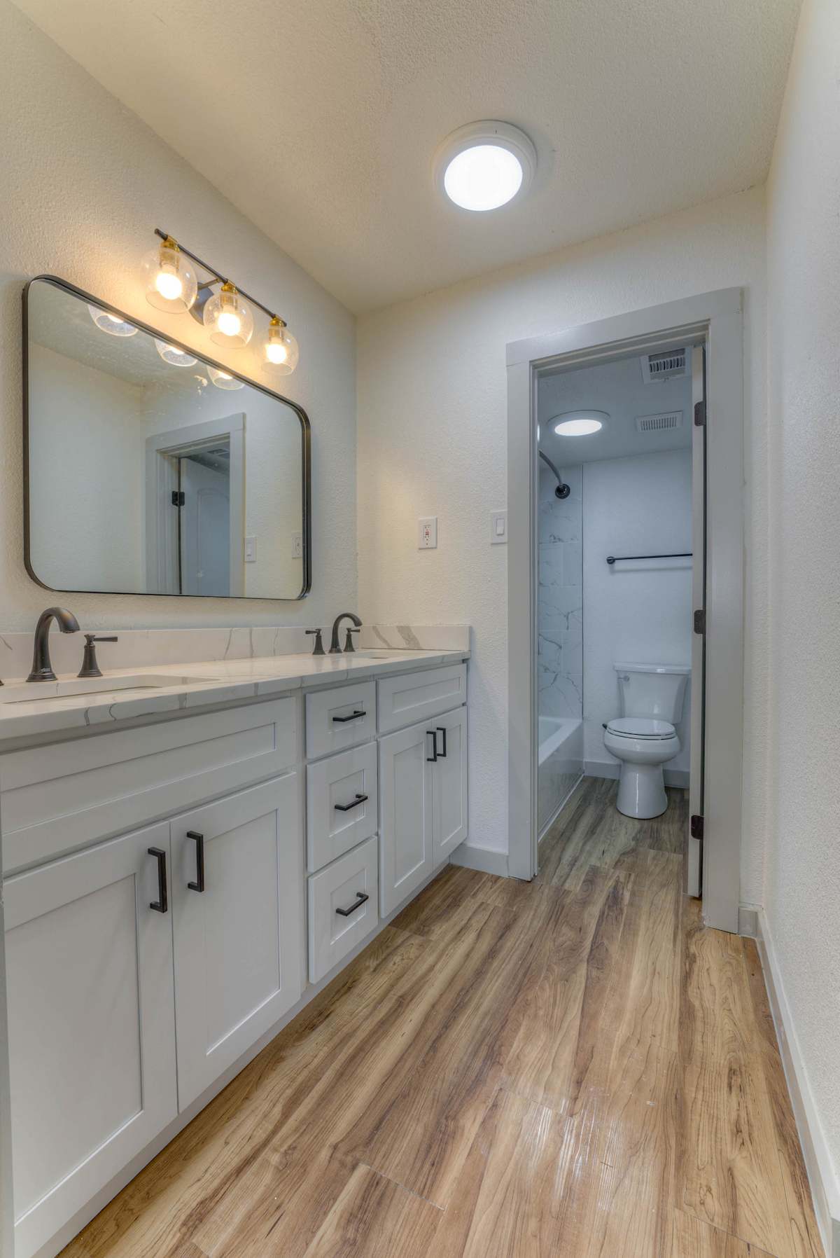 The Garden District Apartments bathroom interior - Germantown, TN