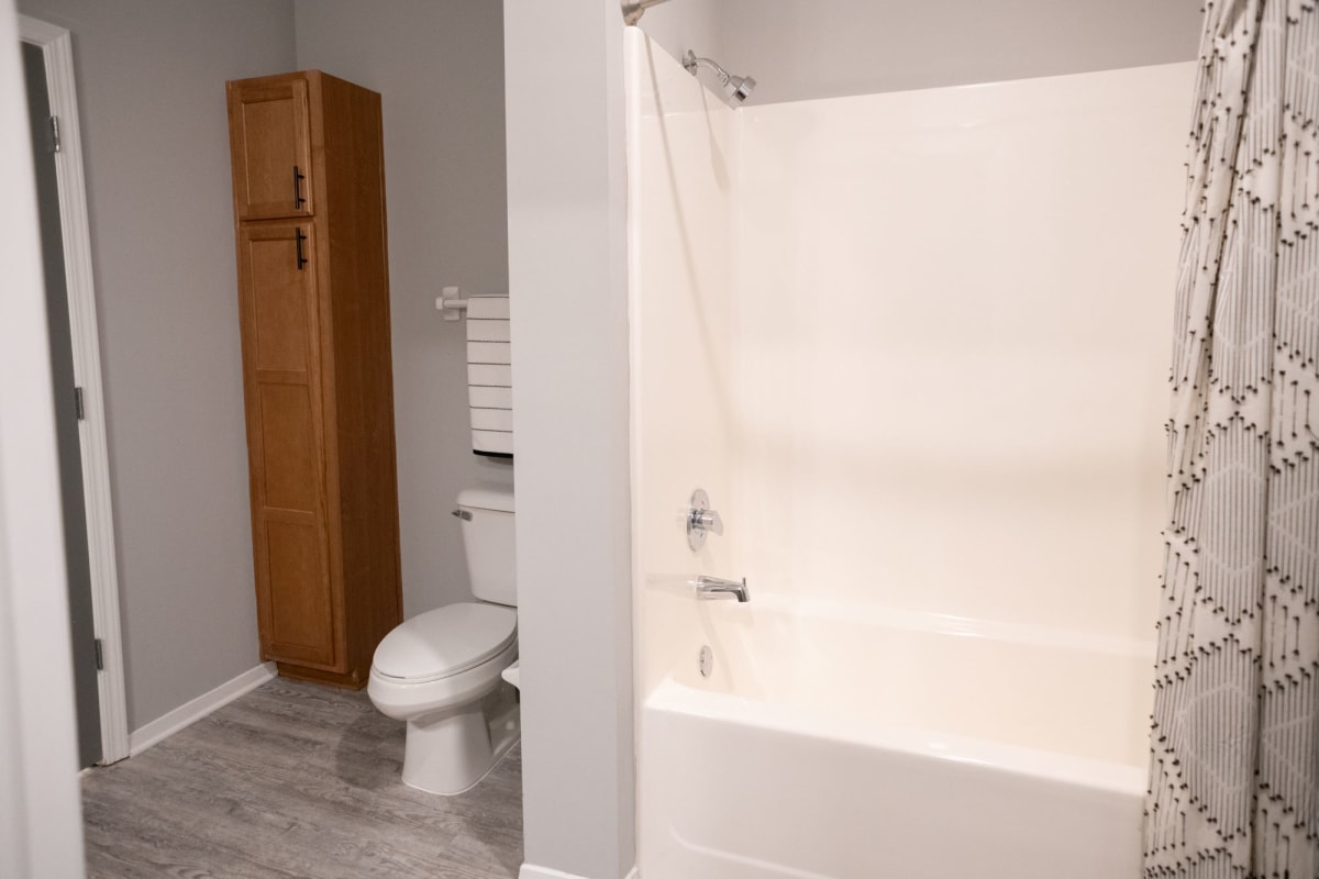 Grand Island Apartments model bathroom tub - Memphis, TN