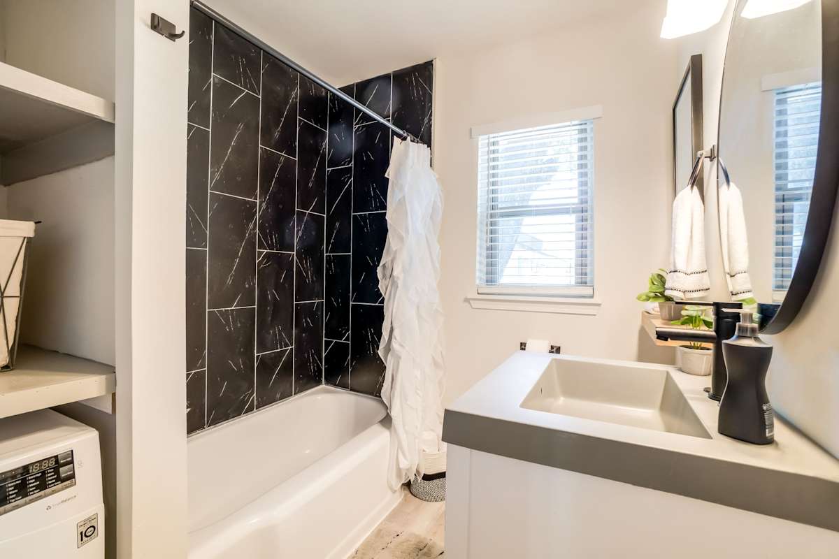 Kiwi Goji bathroom with tub and tile surround - Memphis, TN