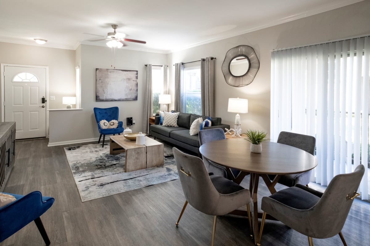 The Retreat at Steeplechase living room - Houston, TX