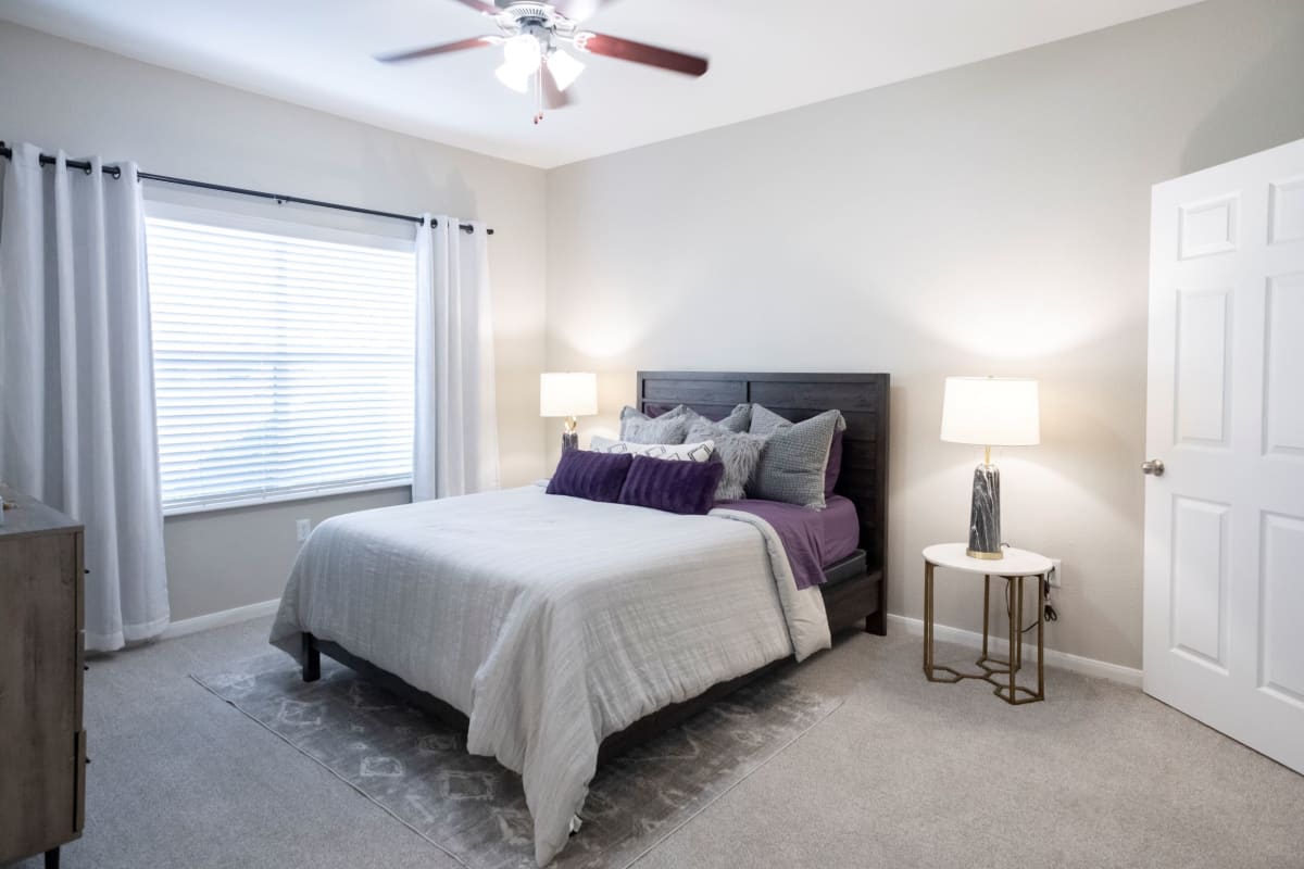 The Retreat at Steeplechase bedroom with ceiling fan - Houston, TX