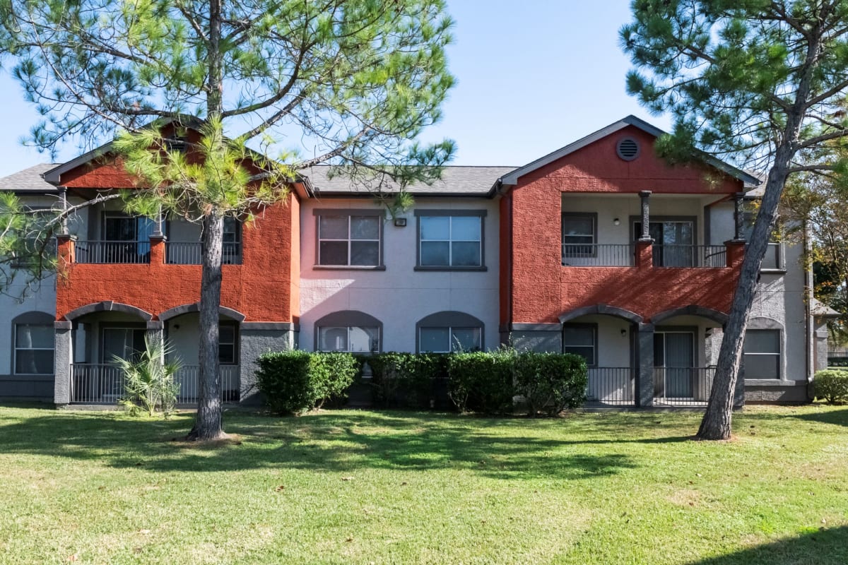 The Retreat at Steeplechase apartment exterior - Houston, TX