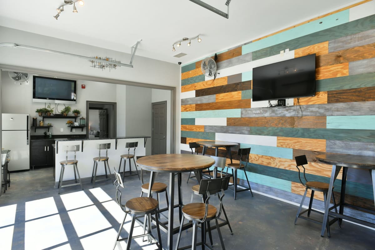 Walden Oaks clubhouse lounge with TV - Anderson, SC