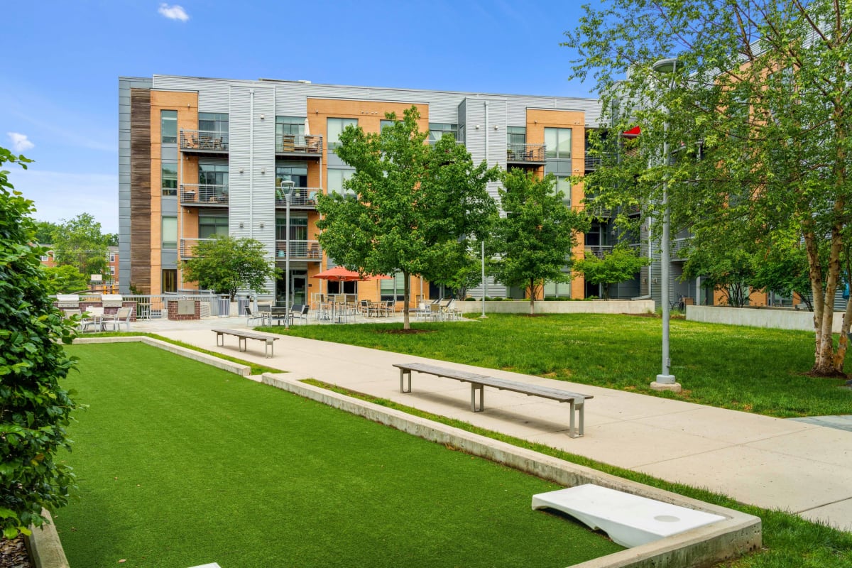 7001 Arlington at Bethesda courtyard lawn and seating - Bethesda, MD