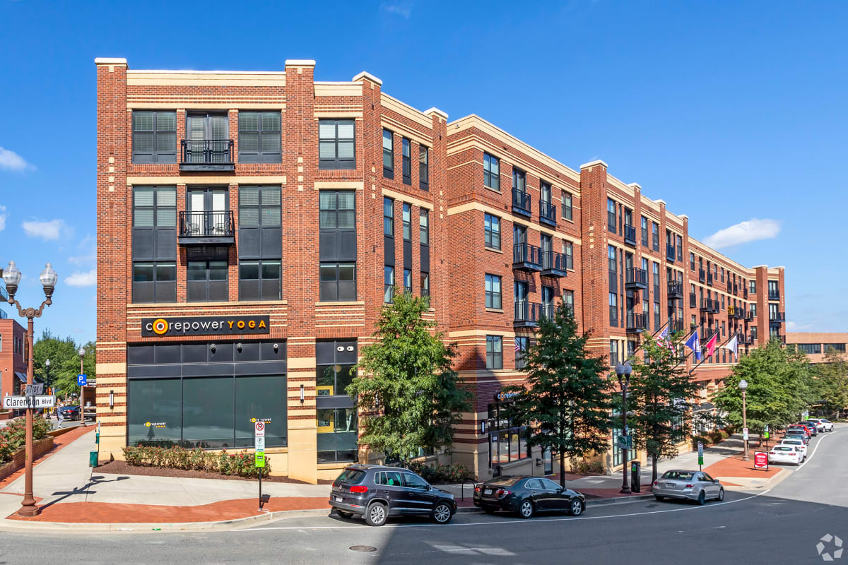 19Nineteen exterior streetscape view - Arlington, VA