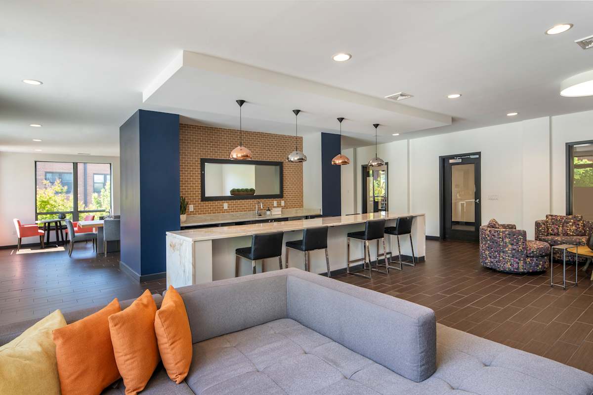 7001 Arlington at Bethesda clubroom lounge - Bethesda, MD