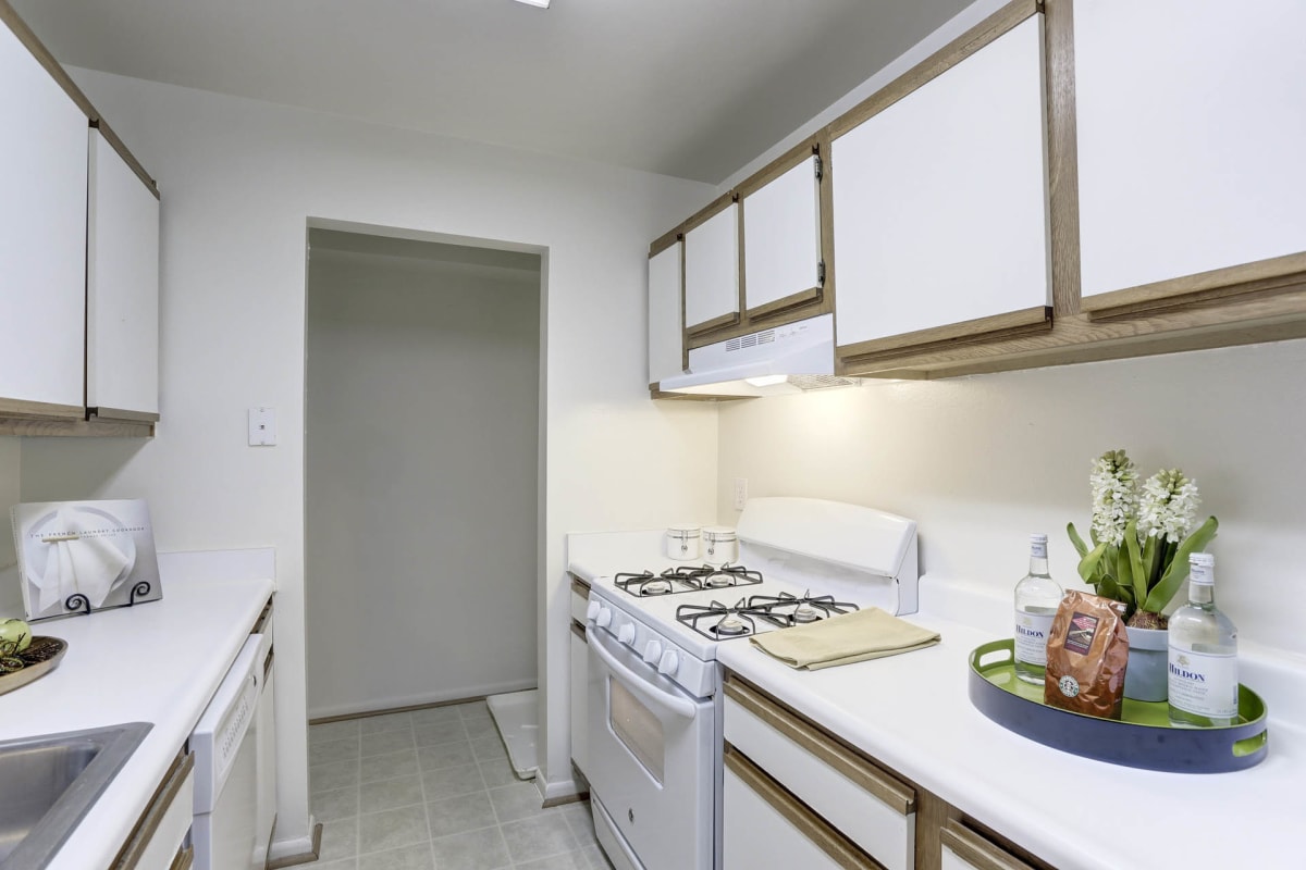Silverwood Farm kitchen countertop seating area - Prince Frederick, MD