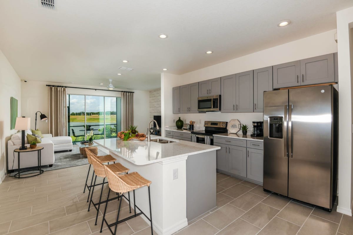 Martinique at Lakewood Ranch island kitchen - Lakewood Ranch, FL