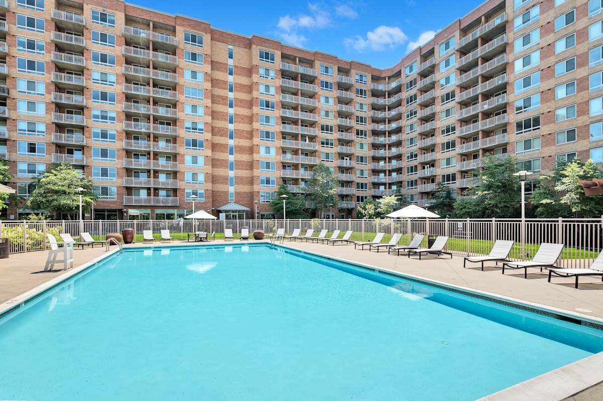 Prosperity Flats outdoor swimming pool - Fairfax, VA